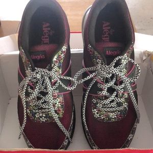 TRAQ by Alegria Qarma walking shoe